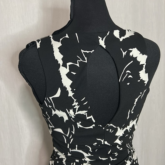 Express Floral Dress - Scoop Neck | Size 2
| Black & White - Picture 6 of 6